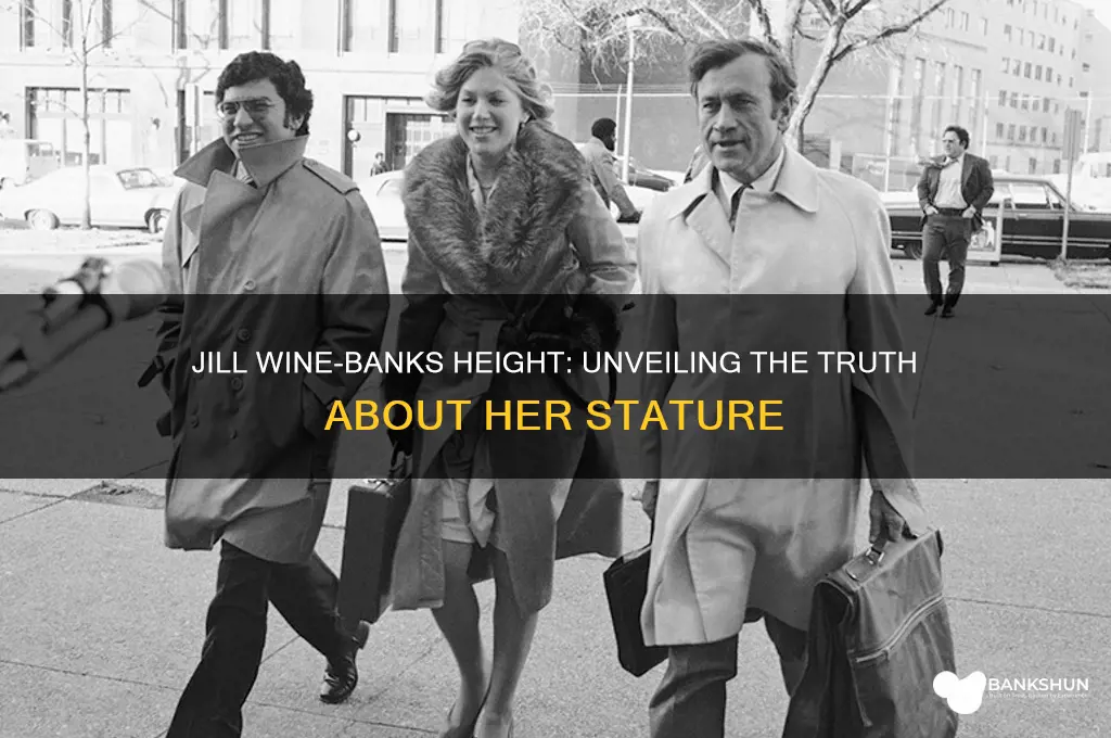 how tall is jill wine banks height