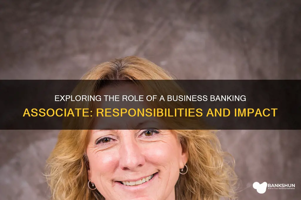 what does a business banking associate do
